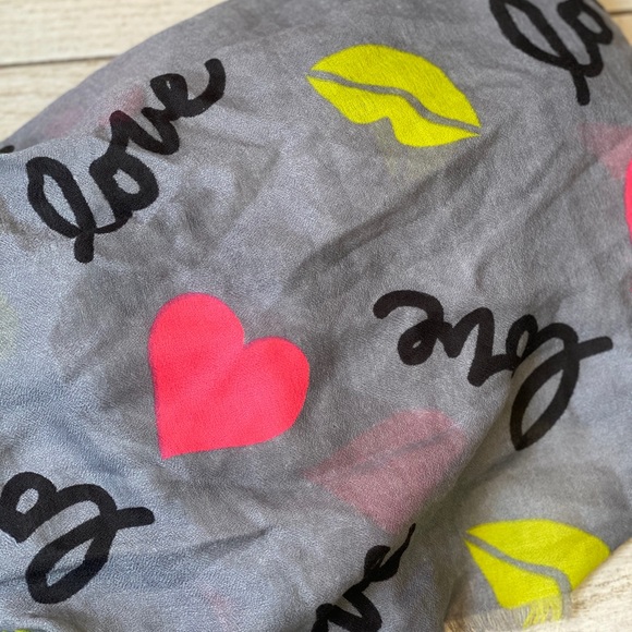 NWT Betsey Johnson Love And Lips Infinity Scarf - Picture 4 of 5